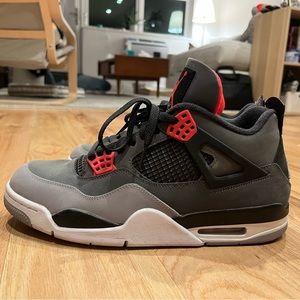 Air Jordan 4 Retro